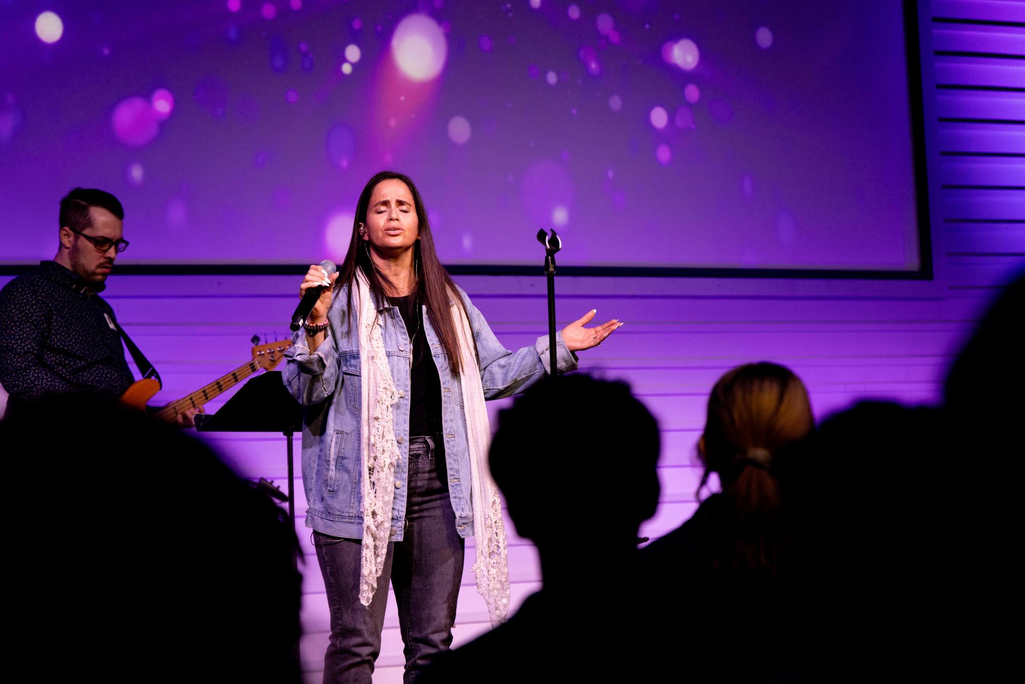 Spiritual Emphasis Week is all about breaking free of the ordinary, breaking free of the monotony that can plague traditional chapel services. To aid in this mission, One School of the Arts and Sciences invites to the stage a special worship team to evangelize to scholars.
