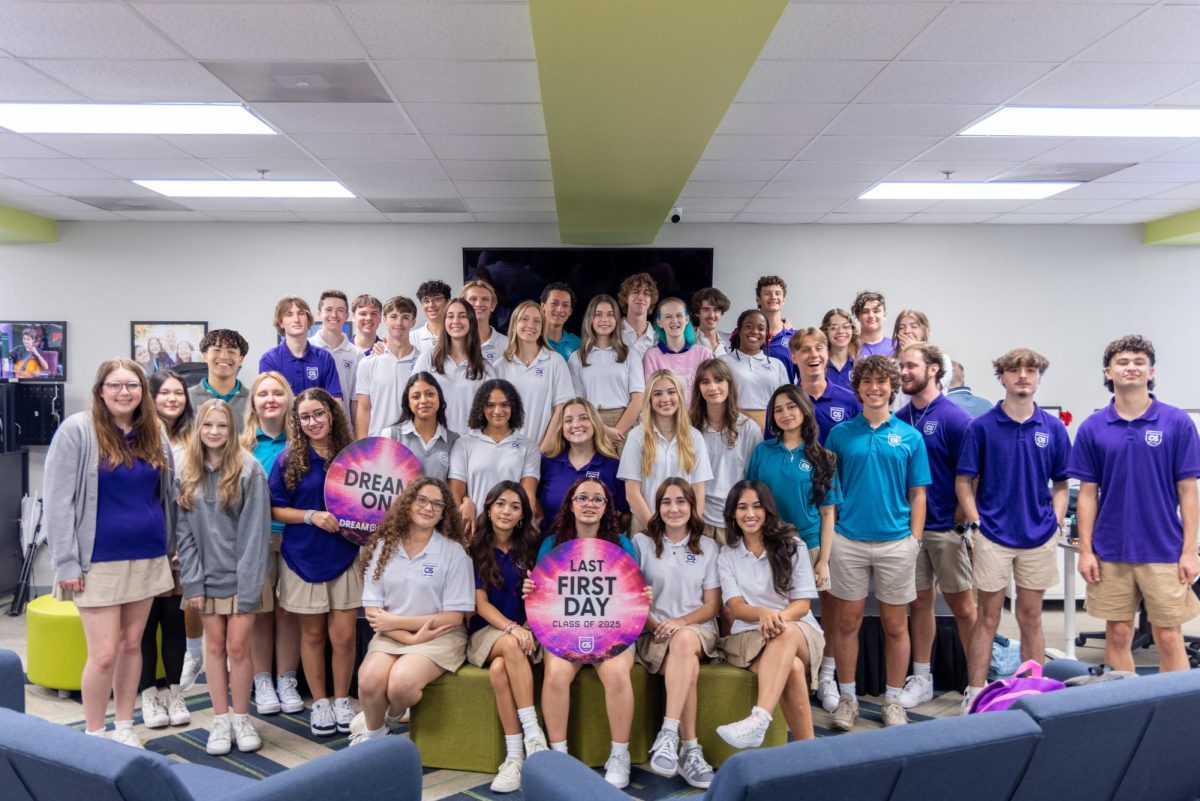 Last first day! The senior class gathered to celebrate their final first day of school..