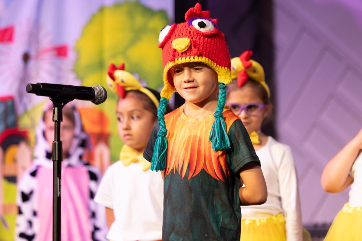 Kindergarten scholars worked with the music and dance departments to learn songs that celebrate the fall season. They took the stage with costumes, singing, and dancing for their families to enjoy. 